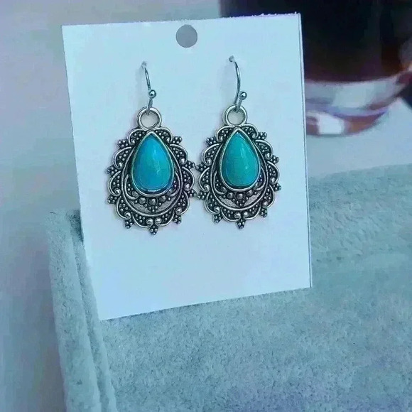 Vintage turquoise like silver tone earrings - Picture 10 of 16